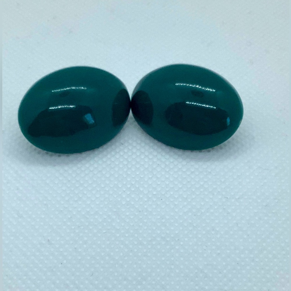 Vintage Green Oval Clip-on Earrings
